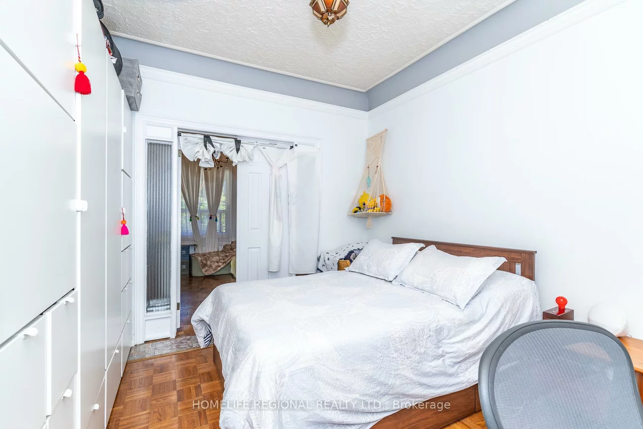122, Emerson, Dovercourt-Wallace Emerson-Junction, Toronto