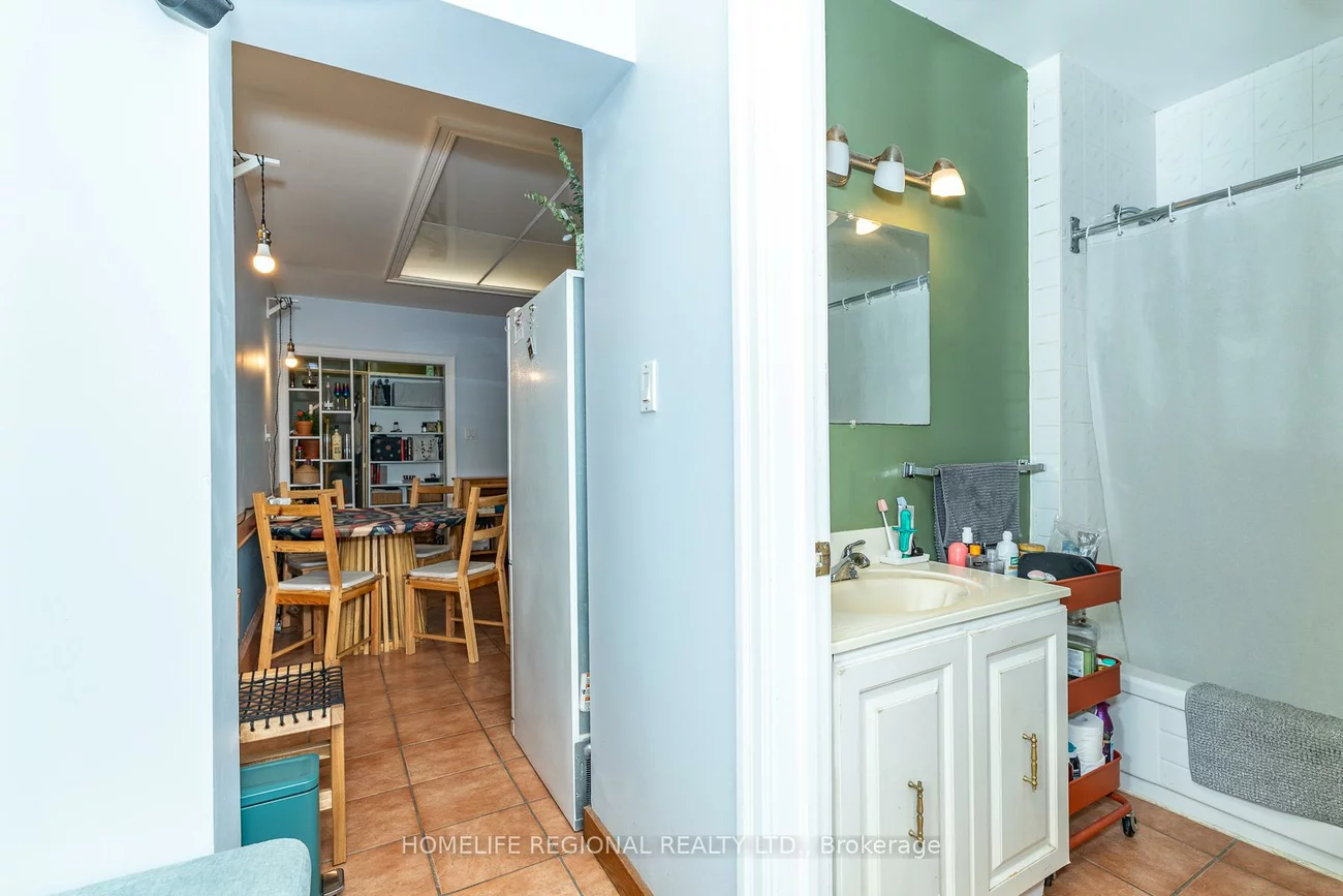 122, Emerson, Dovercourt-Wallace Emerson-Junction, Toronto