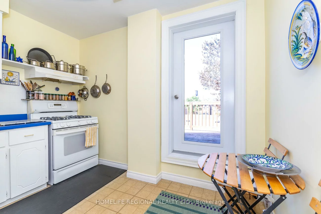 122, Emerson, Dovercourt-Wallace Emerson-Junction, Toronto