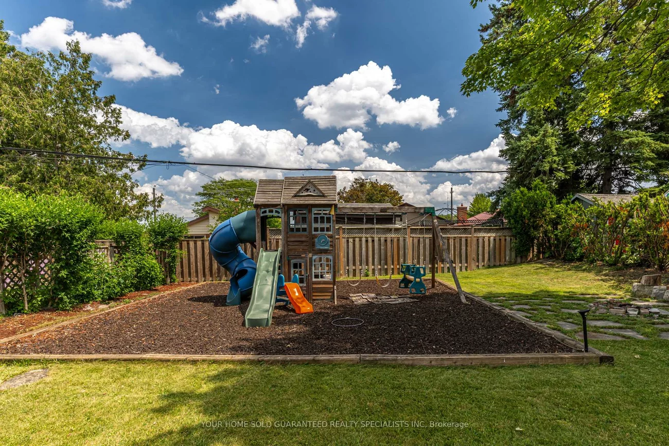 5, Hallow, Rexdale-Kipling, Toronto