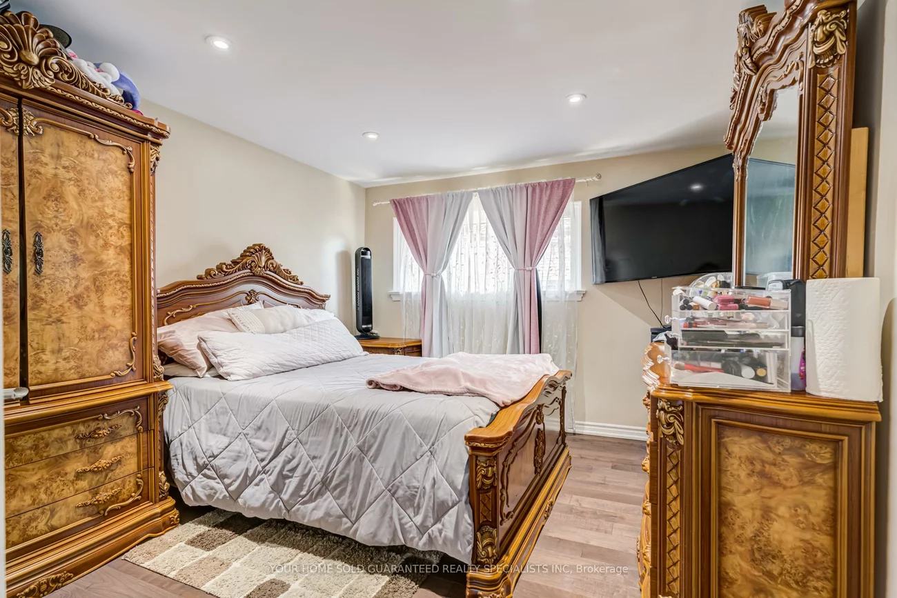 5, Hallow, Rexdale-Kipling, Toronto