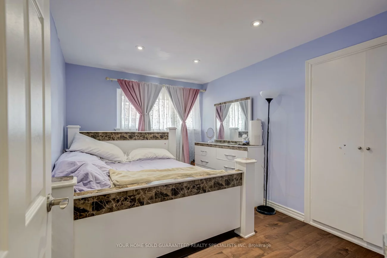 5, Hallow, Rexdale-Kipling, Toronto