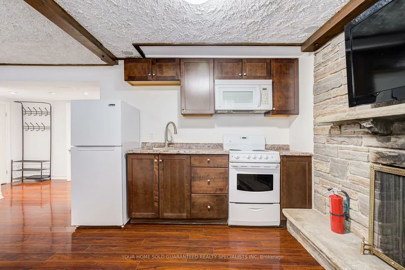 5, Hallow, Rexdale-Kipling, Toronto