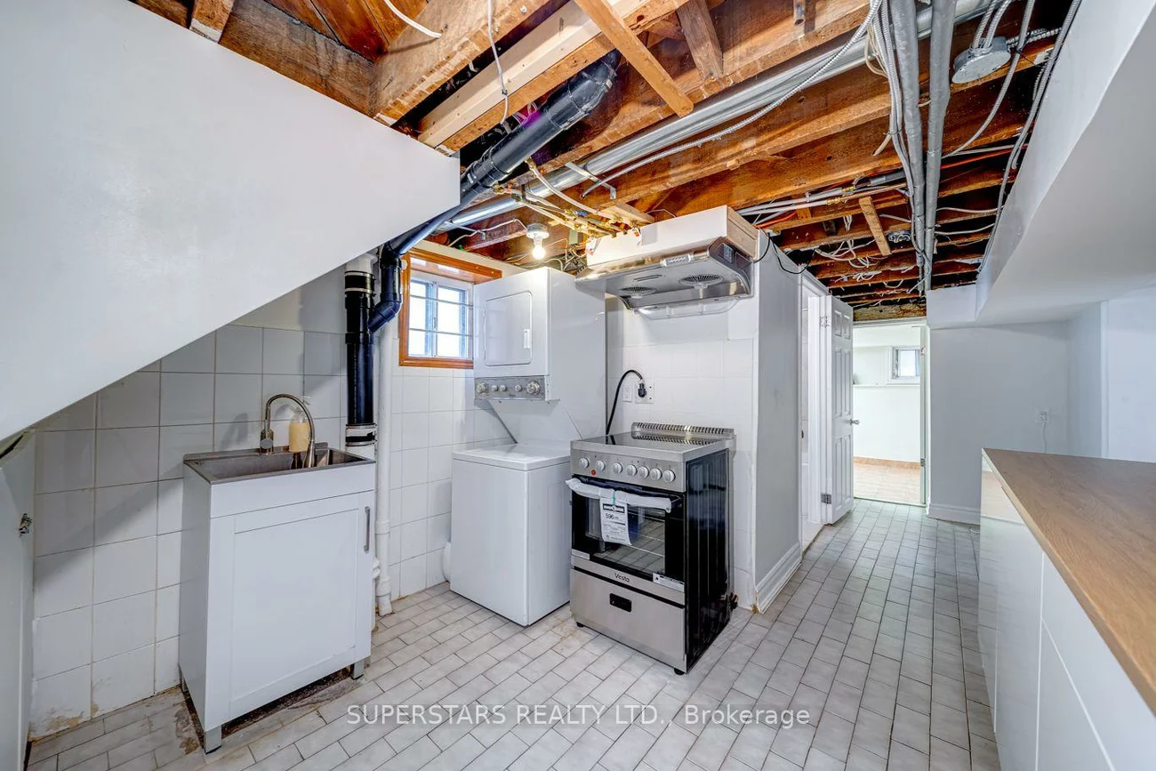 1587, DUFFERIN, Corso Italia-Davenport, Toronto