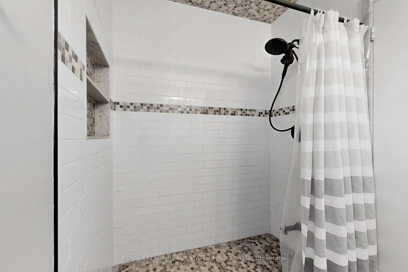 6, Parkchester, Brookhaven-Amesbury, Toronto