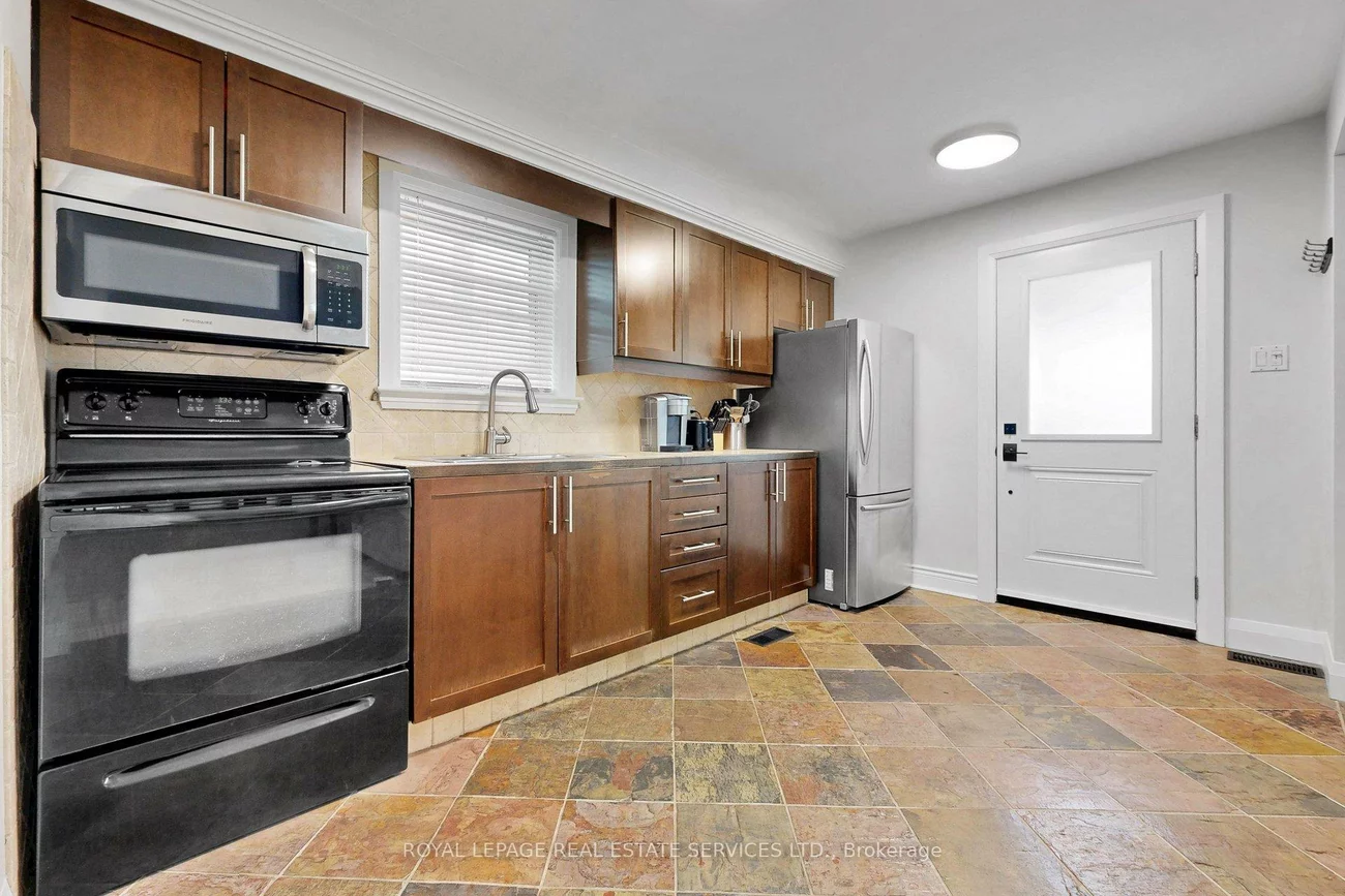 6, Parkchester, Brookhaven-Amesbury, Toronto