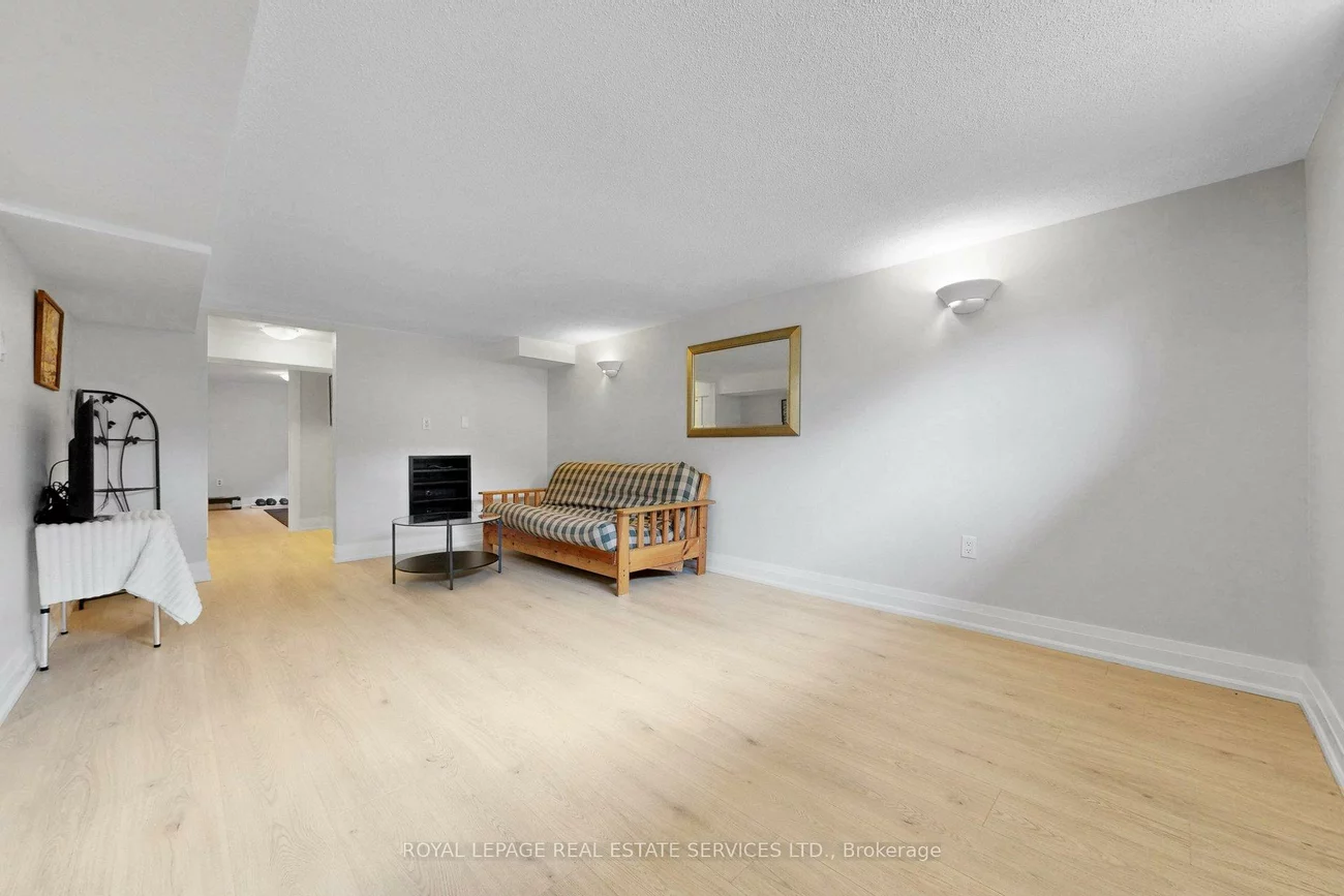 6, Parkchester, Brookhaven-Amesbury, Toronto