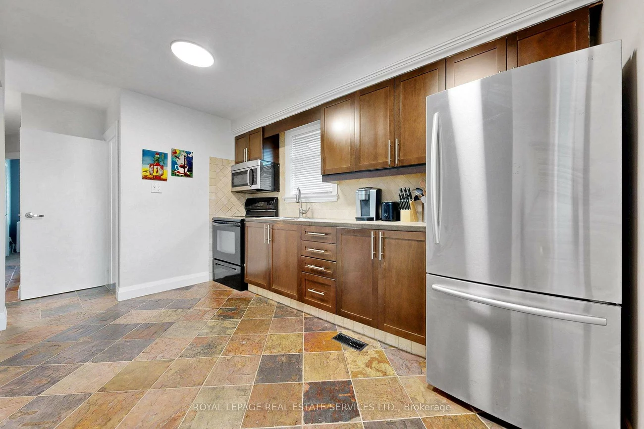 6, Parkchester, Brookhaven-Amesbury, Toronto