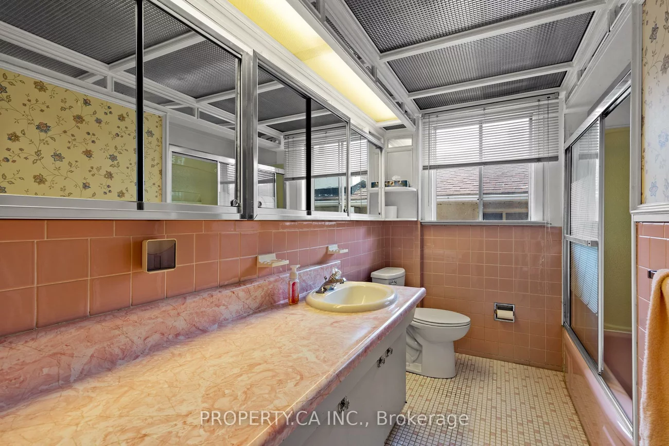 77, Troutbrooke, Downsview-Roding-CFB, Toronto