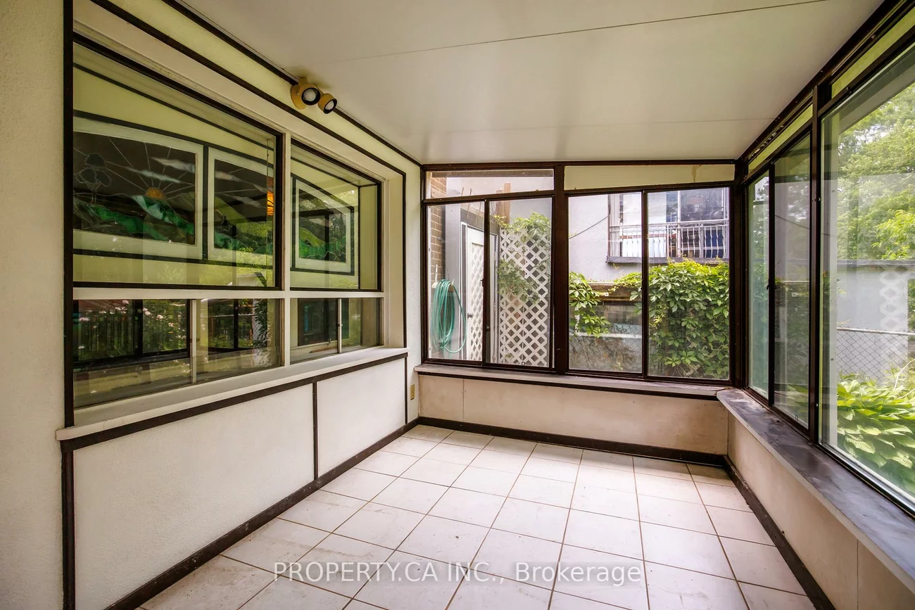 77, Troutbrooke, Downsview-Roding-CFB, Toronto