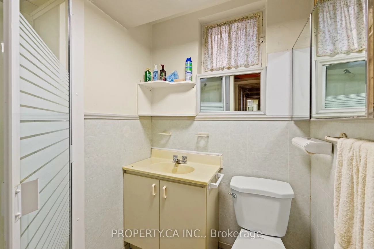 77, Troutbrooke, Downsview-Roding-CFB, Toronto