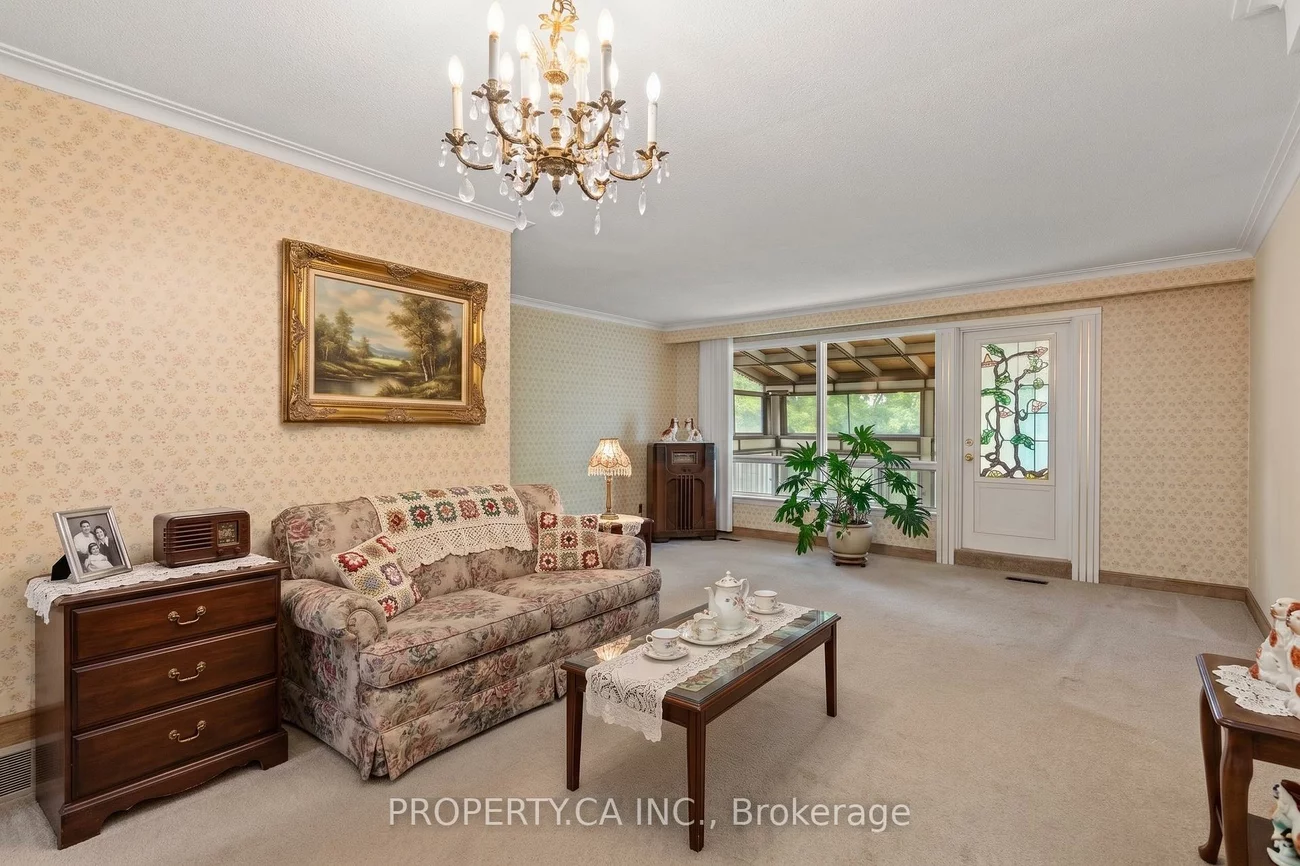 77, Troutbrooke, Downsview-Roding-CFB, Toronto