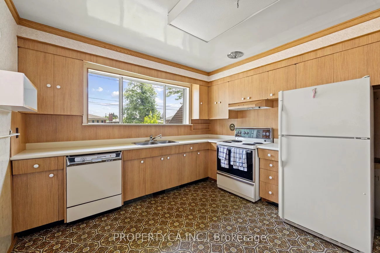 77, Troutbrooke, Downsview-Roding-CFB, Toronto