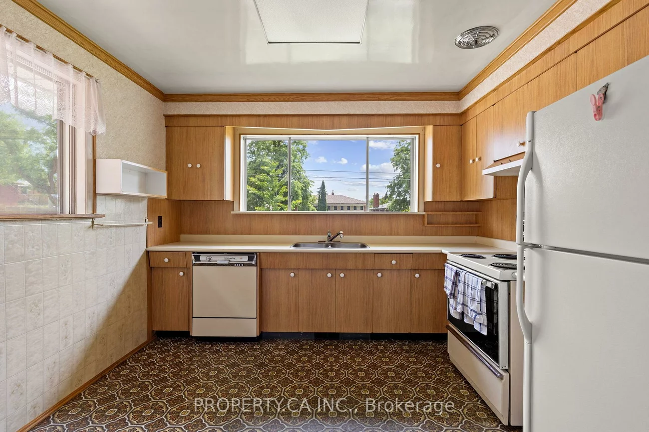 77, Troutbrooke, Downsview-Roding-CFB, Toronto