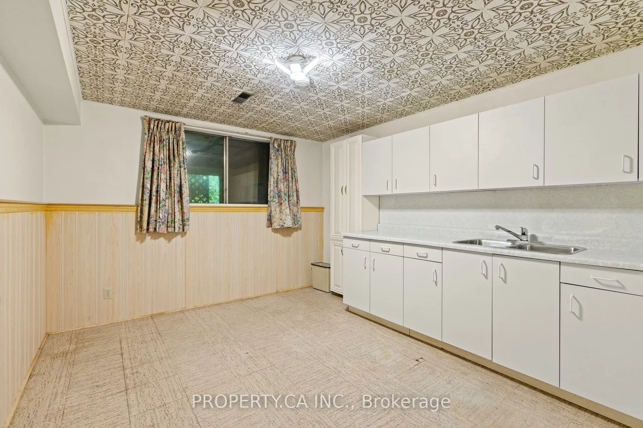 77, Troutbrooke, Downsview-Roding-CFB, Toronto