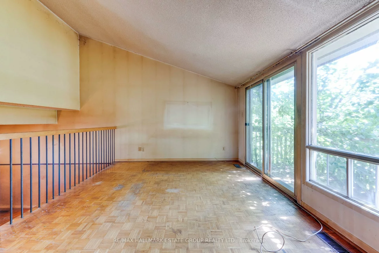 11, Pumfrey, Mount Olive-Silverstone-Jamestown, Toronto