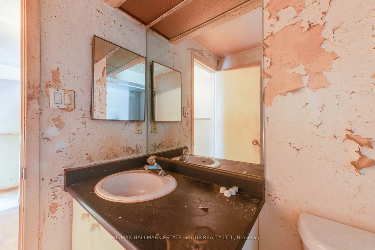 11, Pumfrey, Mount Olive-Silverstone-Jamestown, Toronto