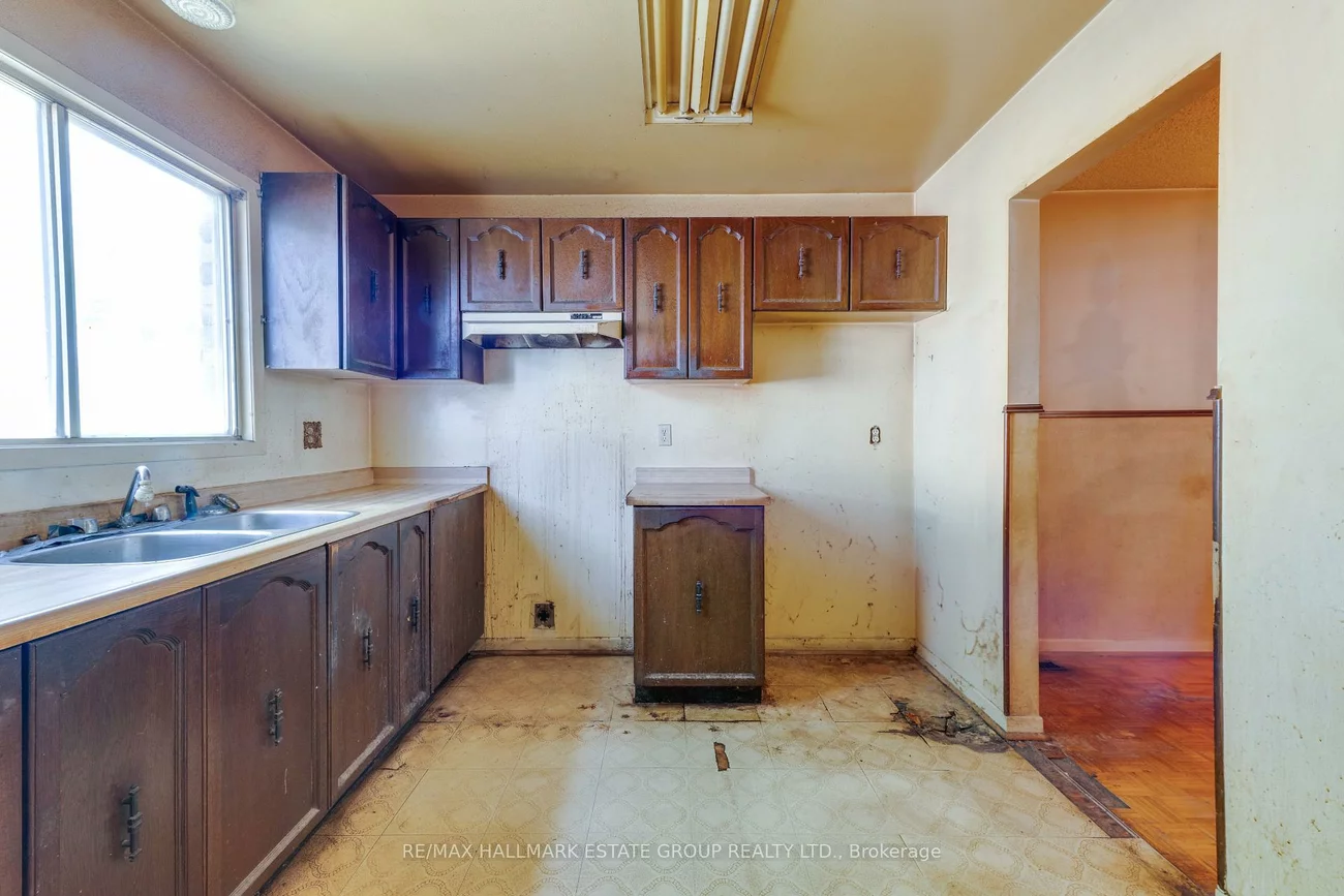 11, Pumfrey, Mount Olive-Silverstone-Jamestown, Toronto