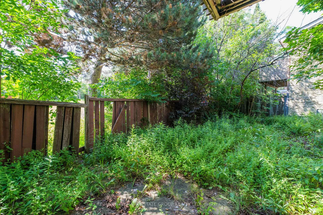 11, Pumfrey, Mount Olive-Silverstone-Jamestown, Toronto