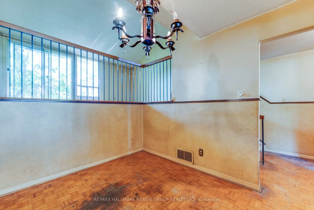 11, Pumfrey, Mount Olive-Silverstone-Jamestown, Toronto