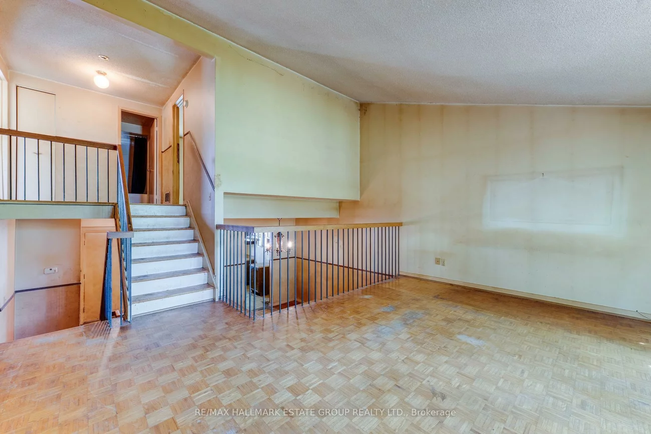 11, Pumfrey, Mount Olive-Silverstone-Jamestown, Toronto