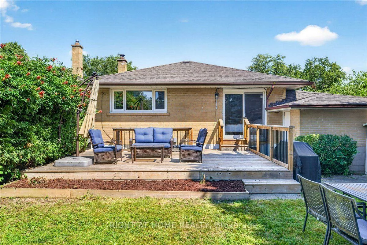 90, Renault, Humber Heights, Toronto