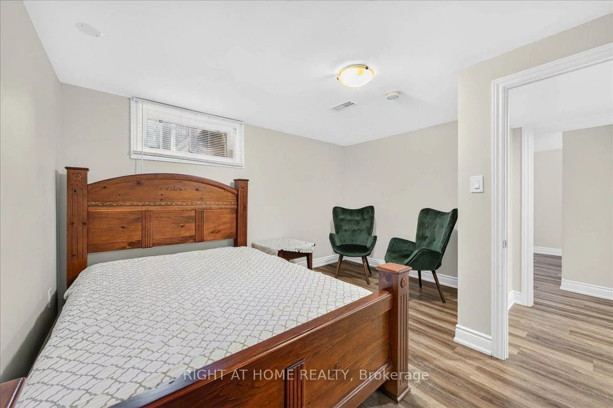 90, Renault, Humber Heights, Toronto