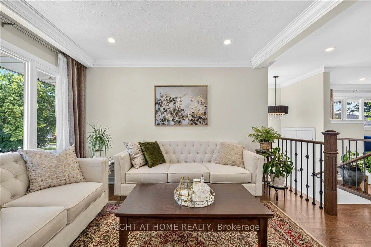 90, Renault, Humber Heights, Toronto