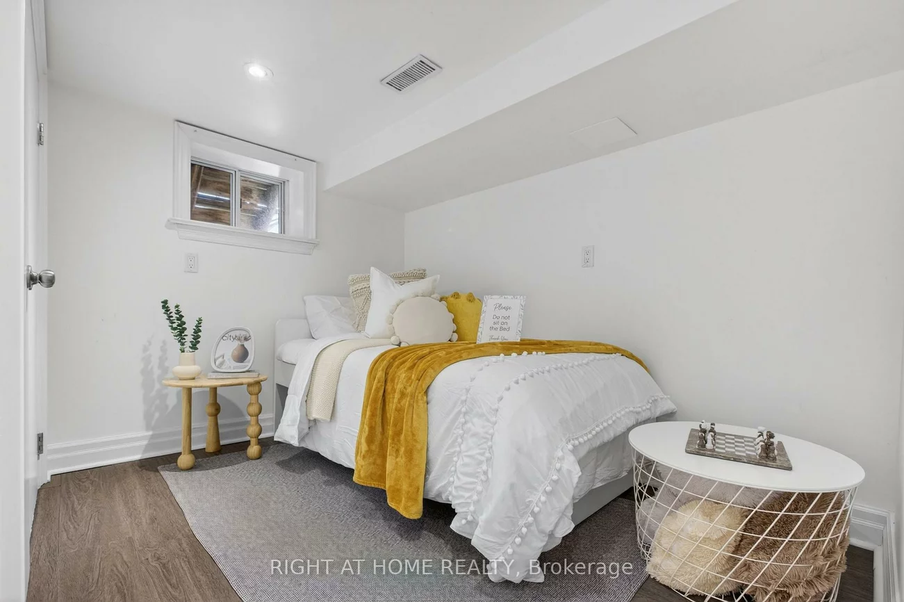 77, Elma, Mimico, Toronto