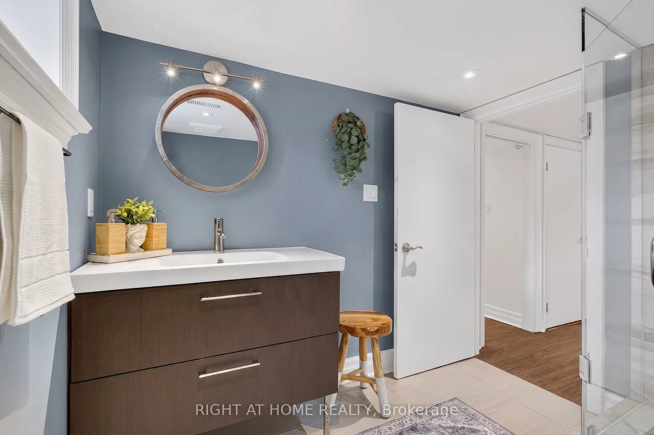 77, Elma, Mimico, Toronto