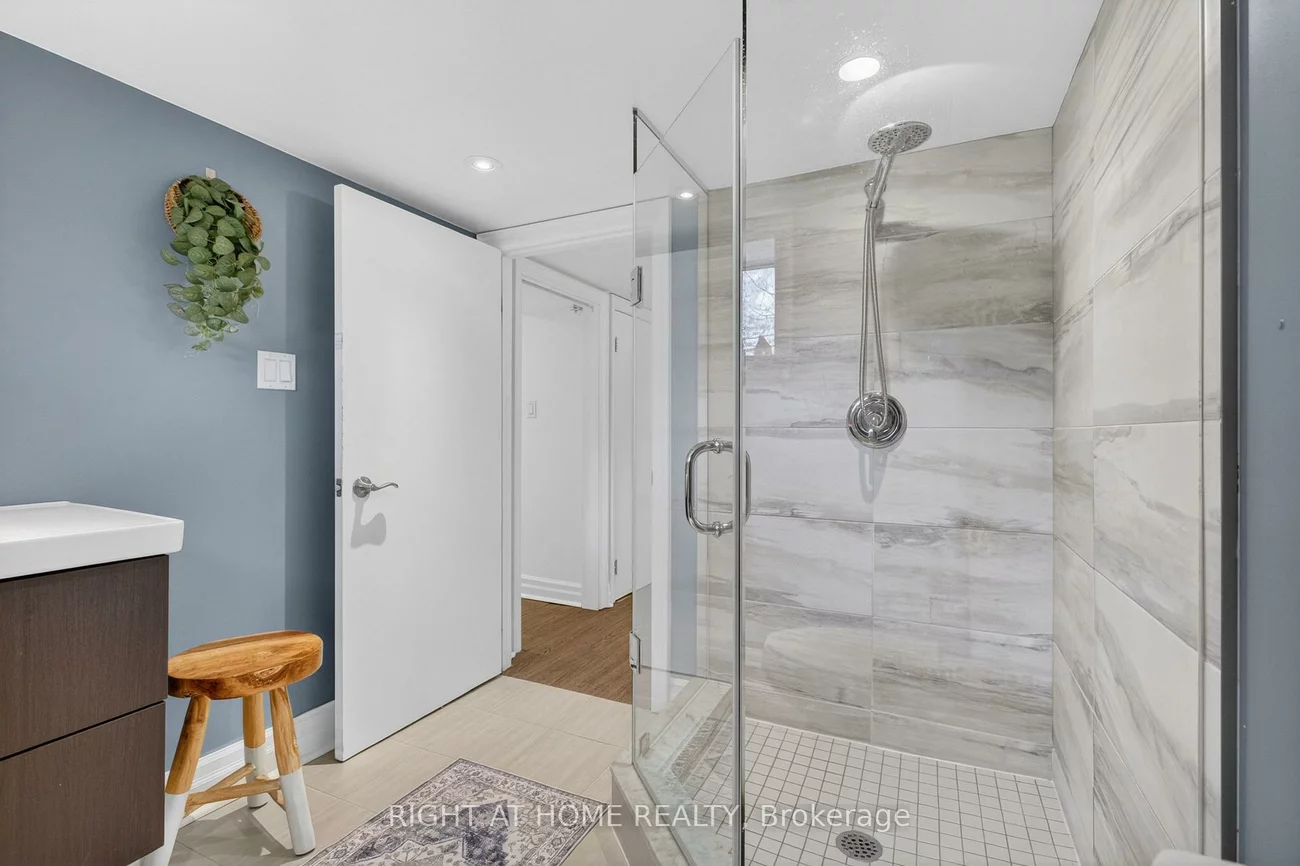 77, Elma, Mimico, Toronto
