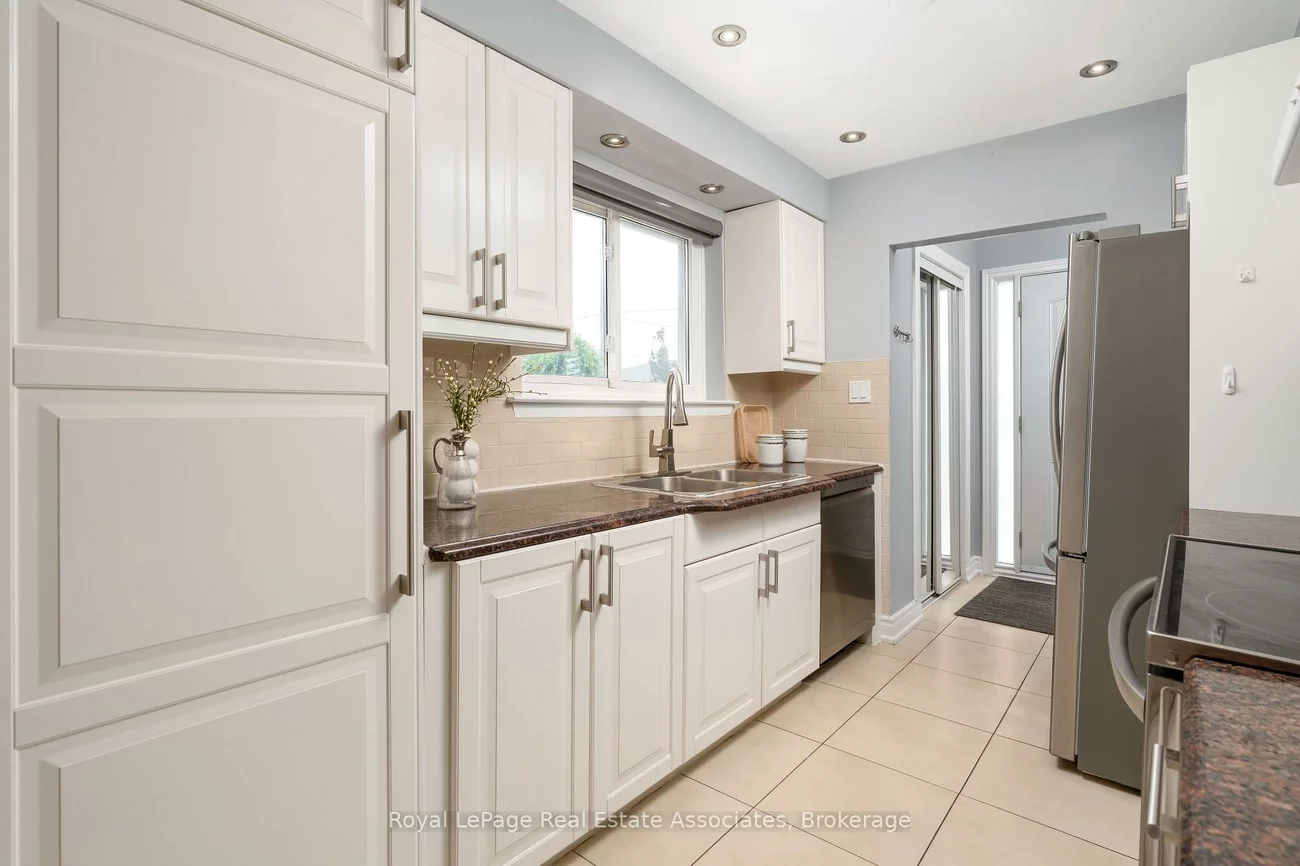 12, Anchor, Glenfield-Jane Heights, Toronto