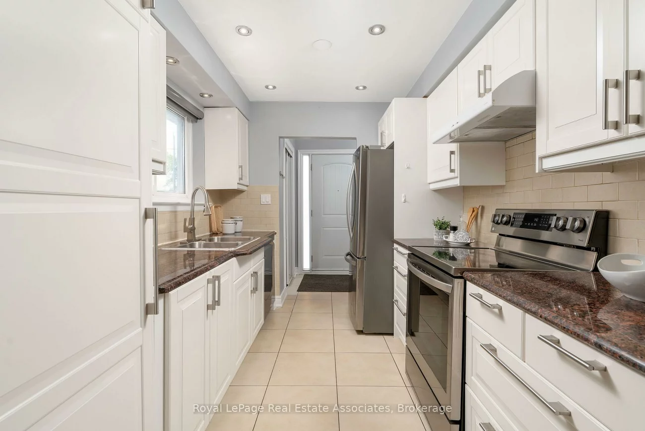 12, Anchor, Glenfield-Jane Heights, Toronto