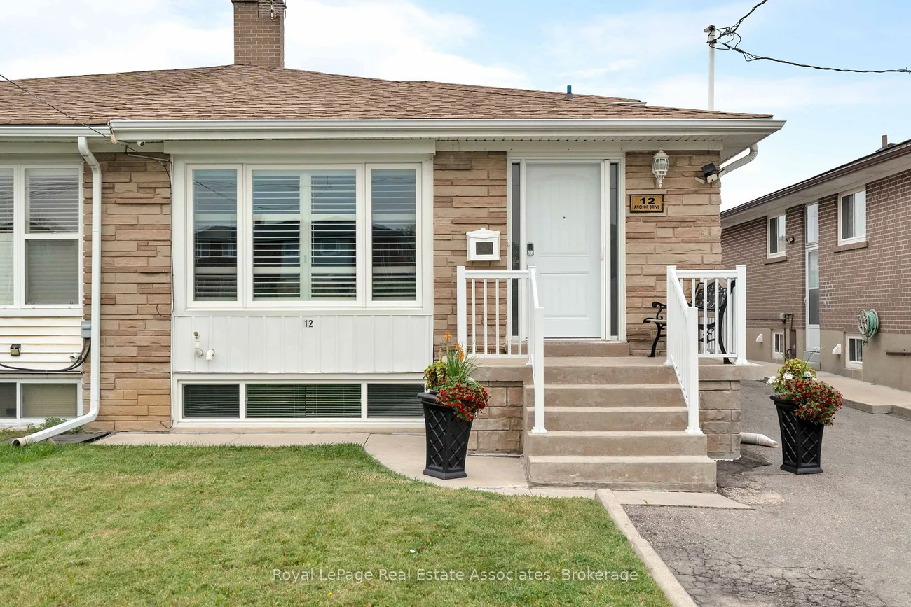12, Anchor, Glenfield-Jane Heights, Toronto