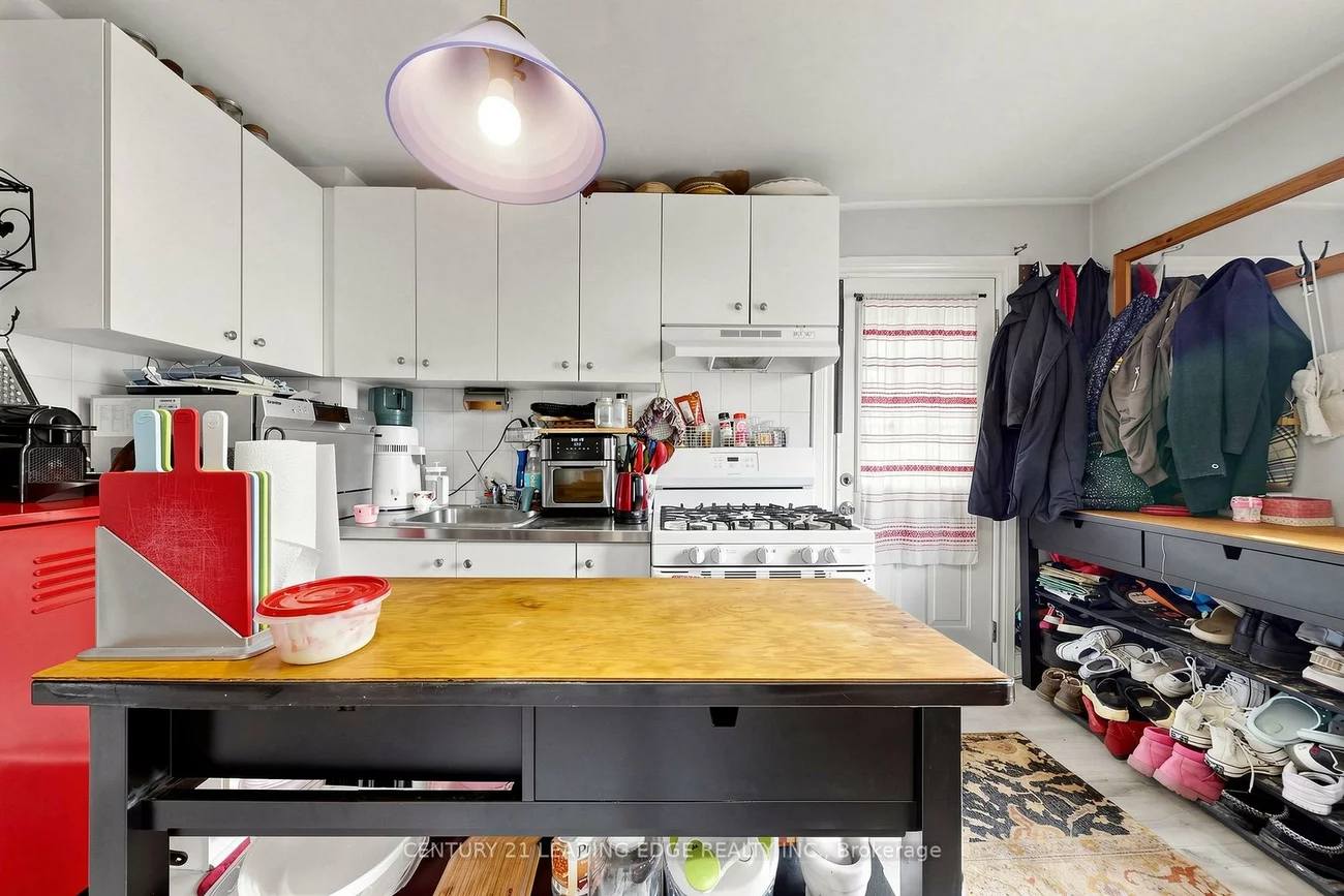 1132, DUFFERIN, Dovercourt-Wallace Emerson-Junction, Toronto