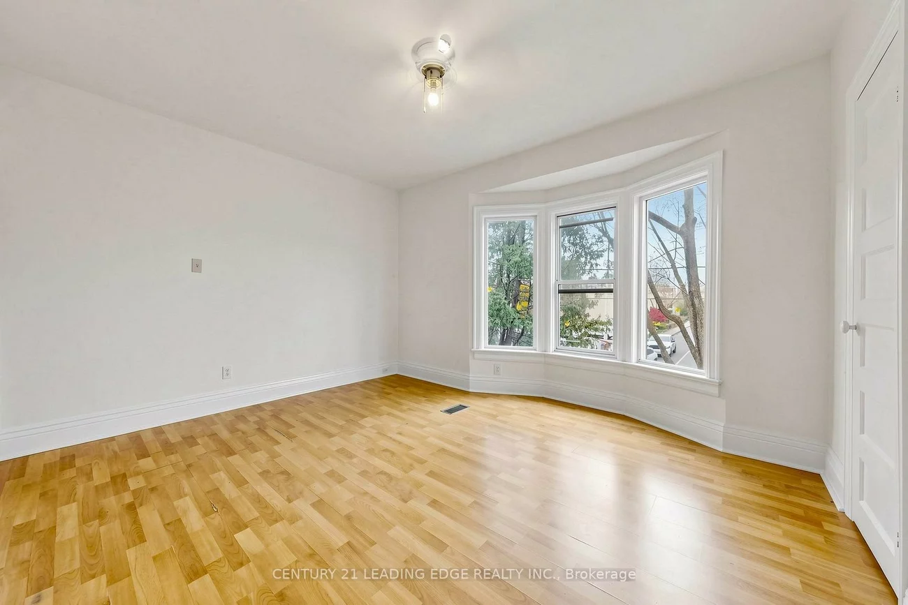 1132, DUFFERIN, Dovercourt-Wallace Emerson-Junction, Toronto