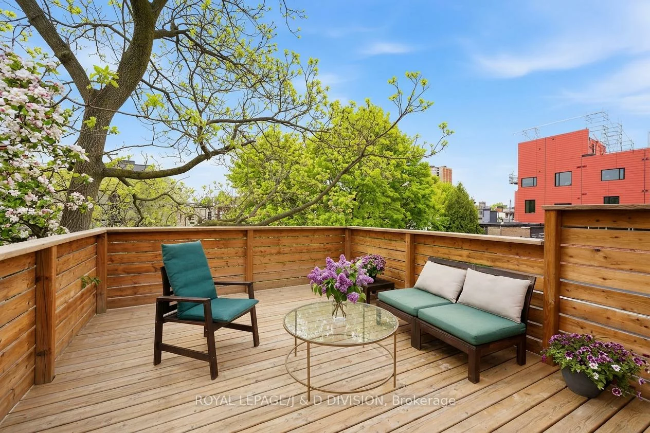 41, Noble, Roncesvalles, Toronto