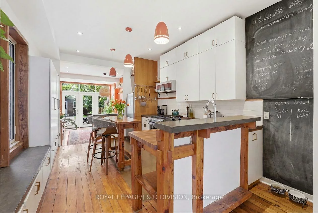 41, Noble, Roncesvalles, Toronto