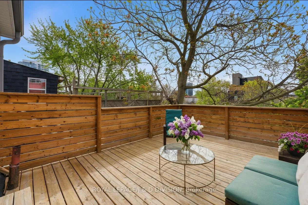 41, Noble, Roncesvalles, Toronto
