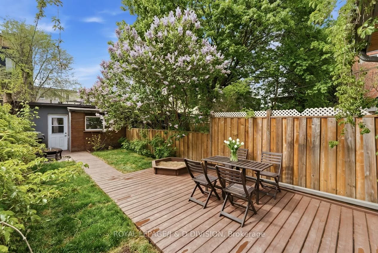 41, Noble, Roncesvalles, Toronto