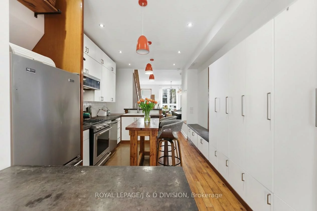 41, Noble, Roncesvalles, Toronto