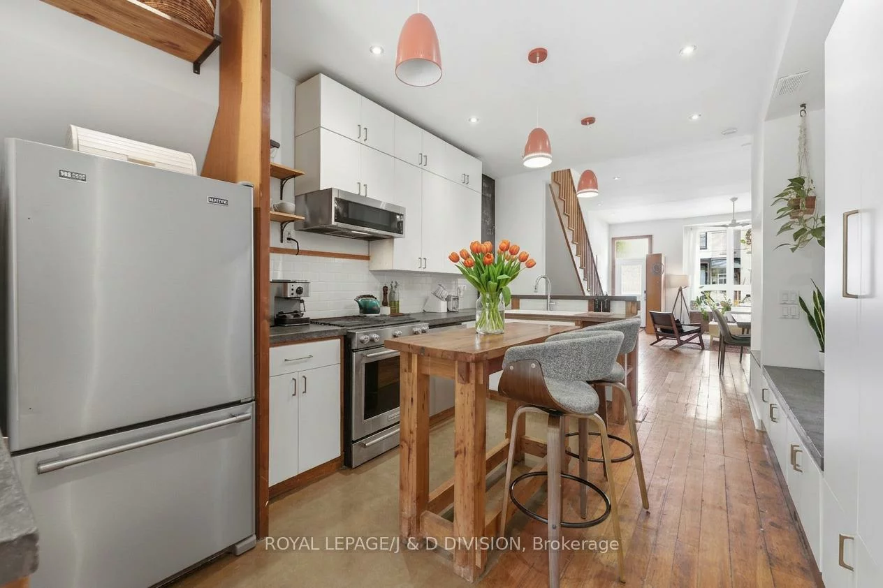 41, Noble, Roncesvalles, Toronto