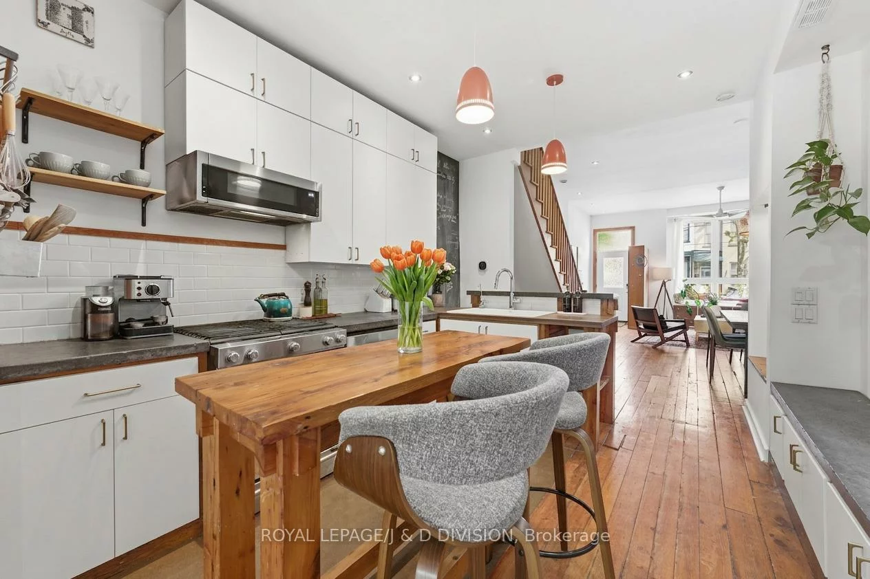 41, Noble, Roncesvalles, Toronto
