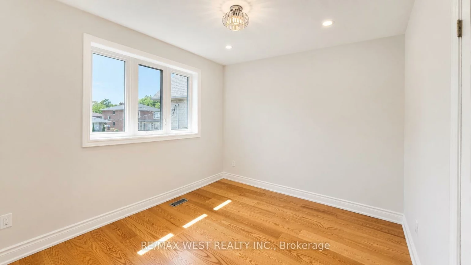 65, Foch, Alderwood, Toronto