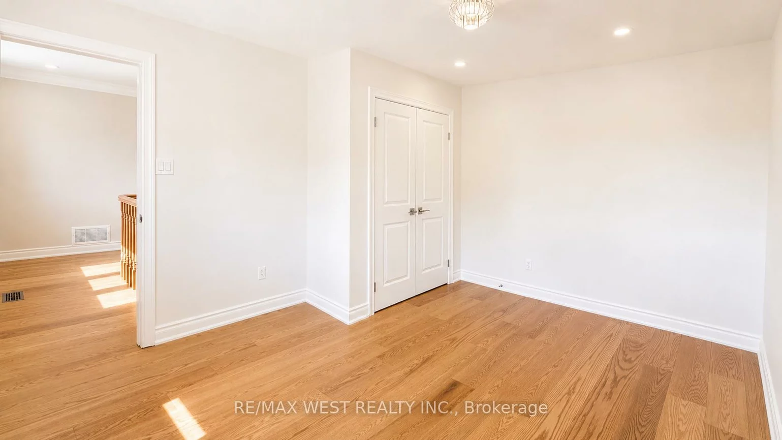 65, Foch, Alderwood, Toronto