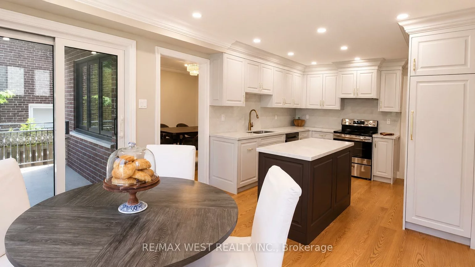 65, Foch, Alderwood, Toronto