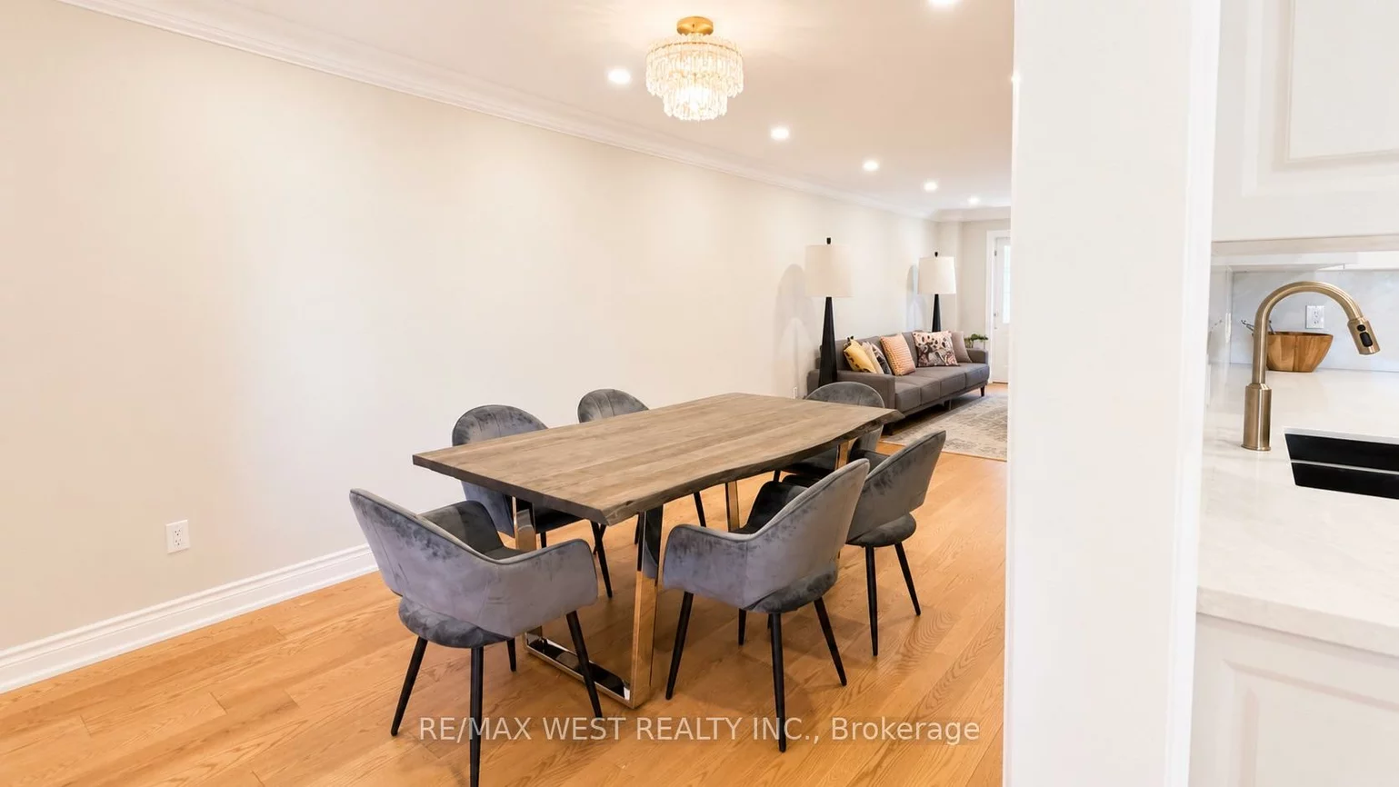 65, Foch, Alderwood, Toronto