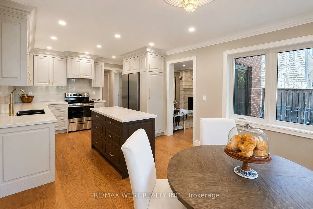 65, Foch, Alderwood, Toronto