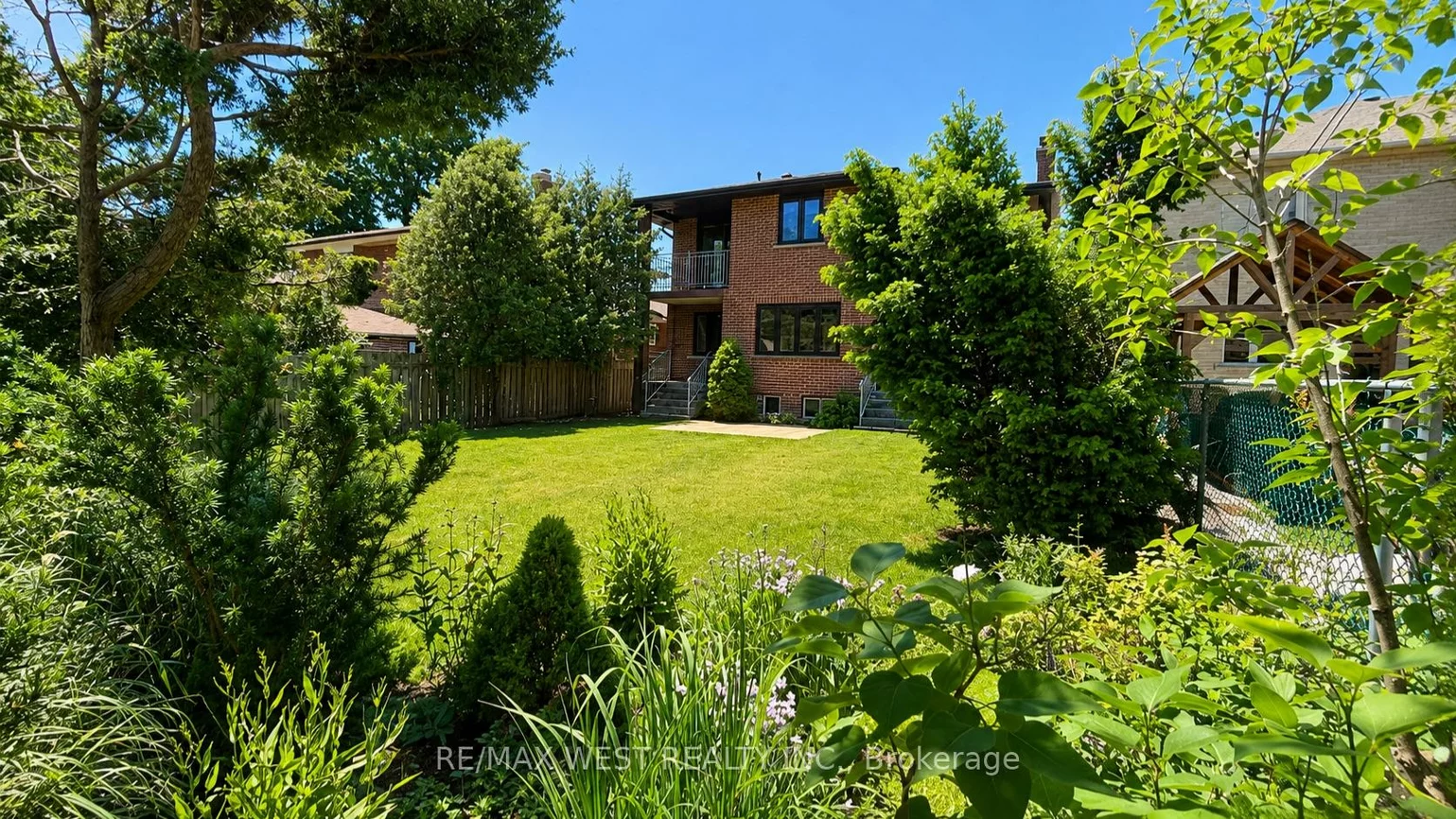 65, Foch, Alderwood, Toronto