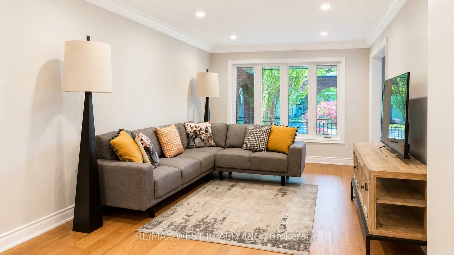 65, Foch, Alderwood, Toronto